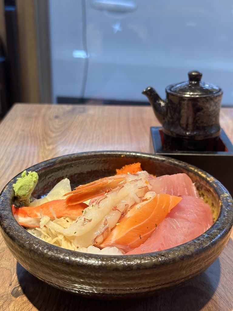 【捷運永春站美食】信義區：「西湖水產」高CP值海鮮丼飯、生魚