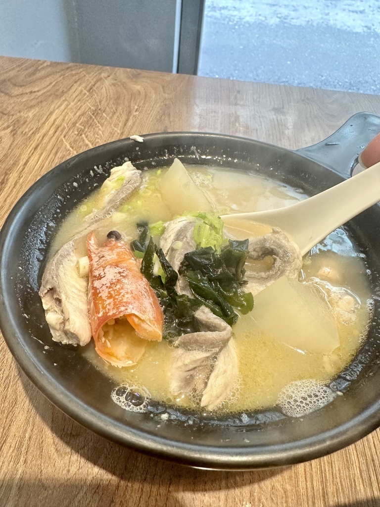 【捷運永春站美食】信義區：「西湖水產」高CP值海鮮丼飯、生魚