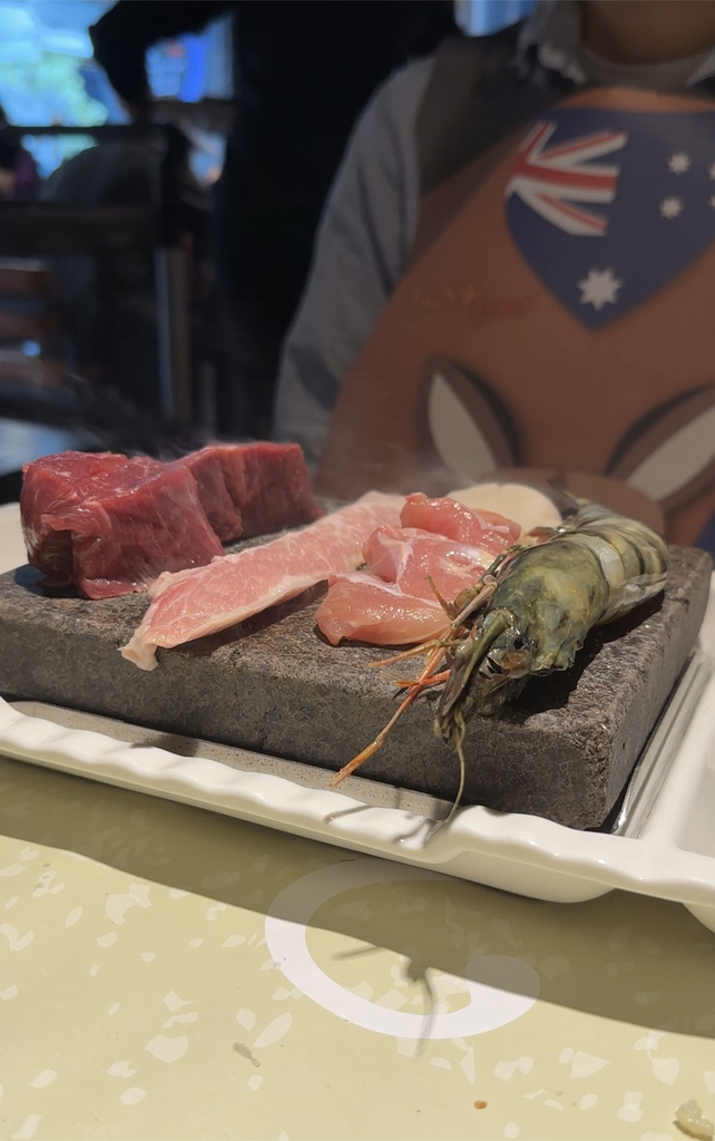 [食記] 大安 東區自助吧吃到飽的洋石岩燒牛排