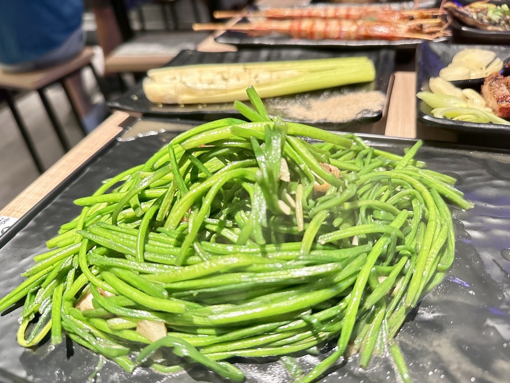 【台北士林美食推薦】串在一起-士林店平價串燒居酒屋：生蠔、啤