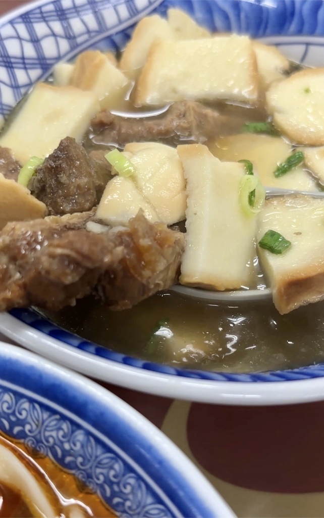 【台北中正美食】西門町牛肉麵：老字號清真黃牛肉麵可免費加湯加