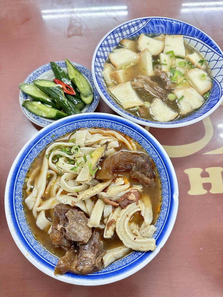 【台北中正美食】西門町牛肉麵：老字號清真黃牛肉麵可免費加湯加