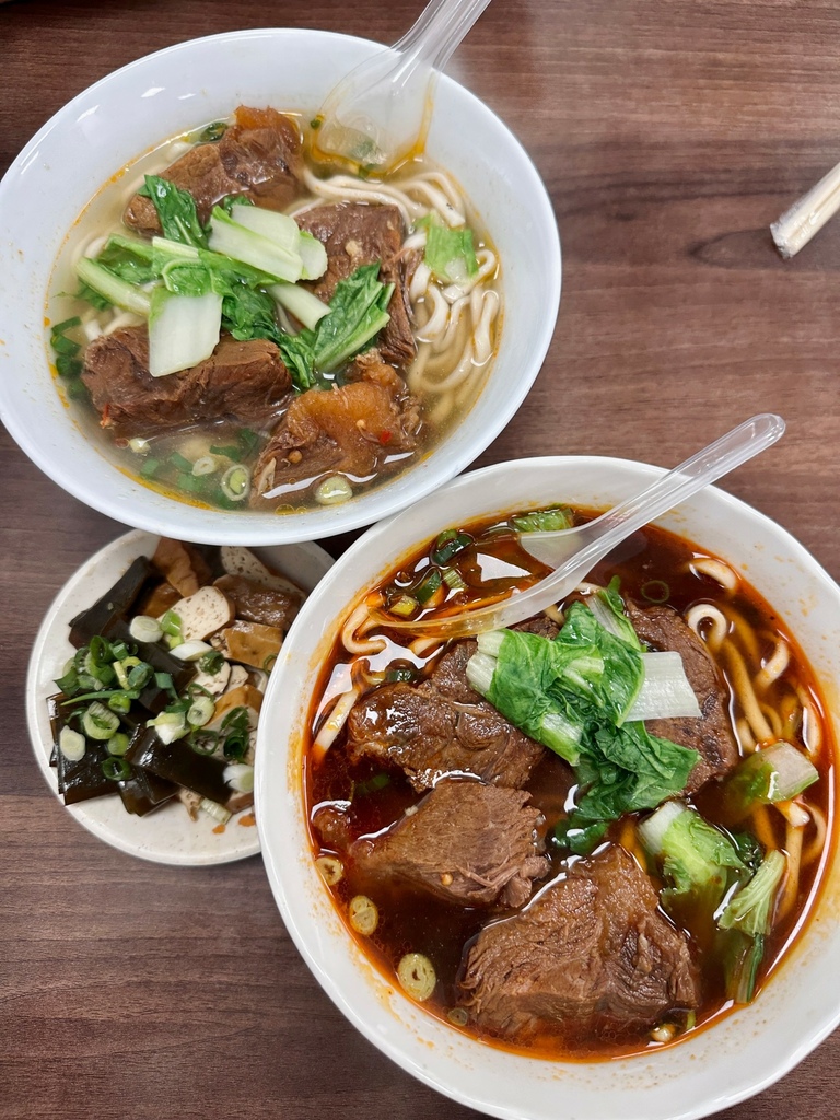 [食記] 台北 信義麵多肉大塊在地熱門-小陳牛肉麵