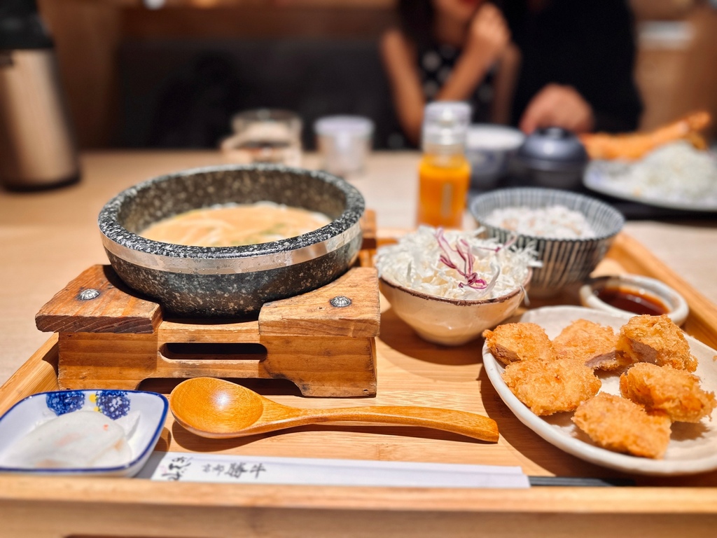 [食記] 台北 信義京都勝牛來自日本現炸60秒美味