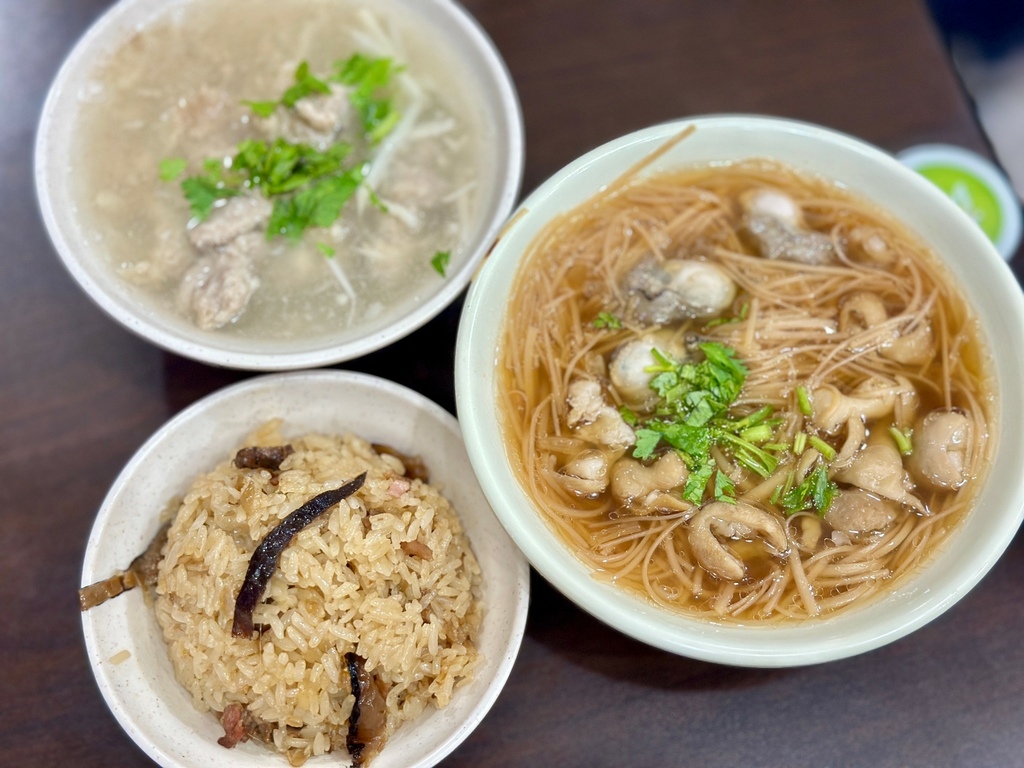 [食記] 台北 饒河夜市百年老店東發號 油飯・麵線