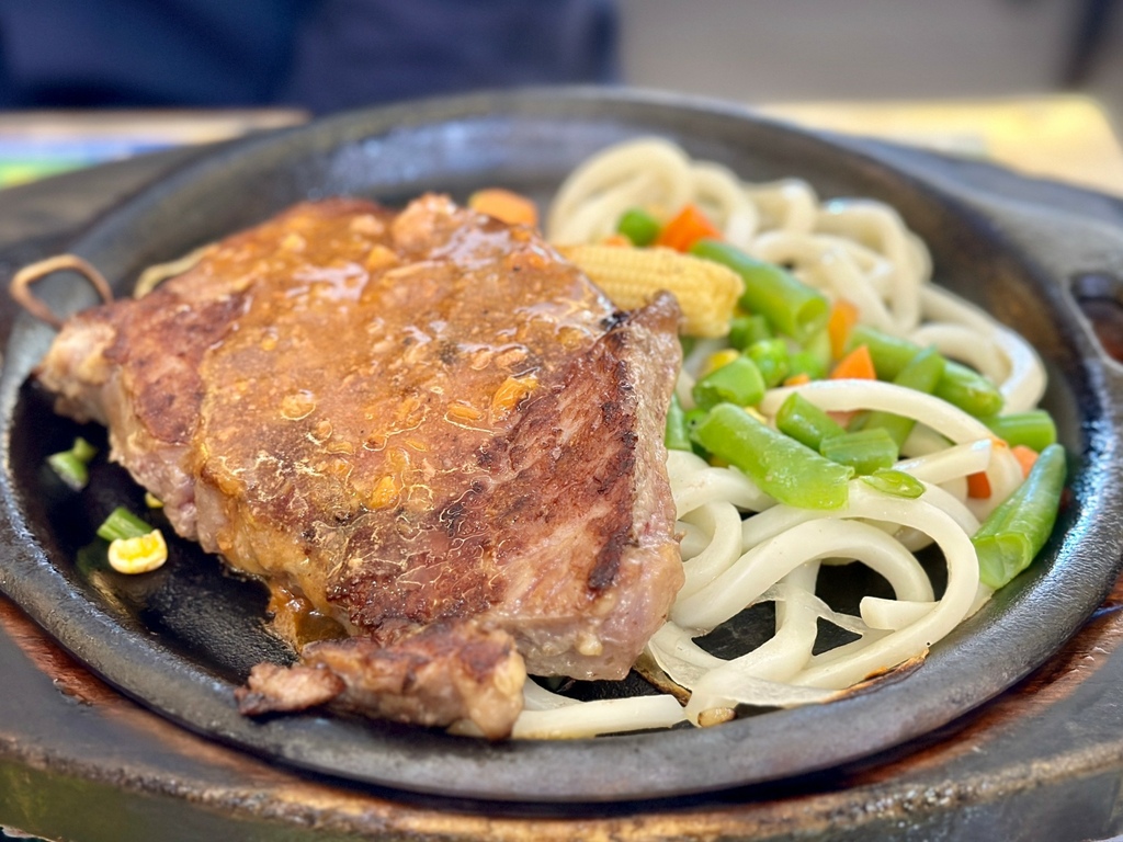 [食記] 南港 360元自助吧吃到飽牛排恩~貴族世家