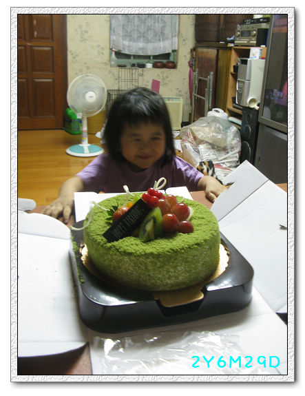 2Y06M29D-吃cake01.jpg 2Y06M29D-吃cake01.jpg