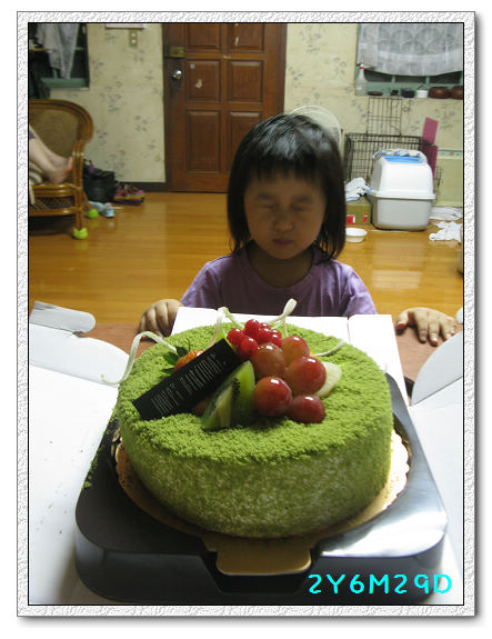 2Y06M29D-吃cake04.jpg