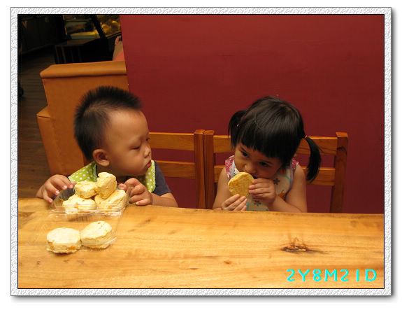2Y08M21D-做司康45.jpg 2Y08M21D-做司康45.jpg