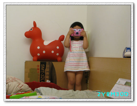 2Y08M30D-阿妞拍照01.jpg 2Y08M30D-阿妞拍照01.jpg