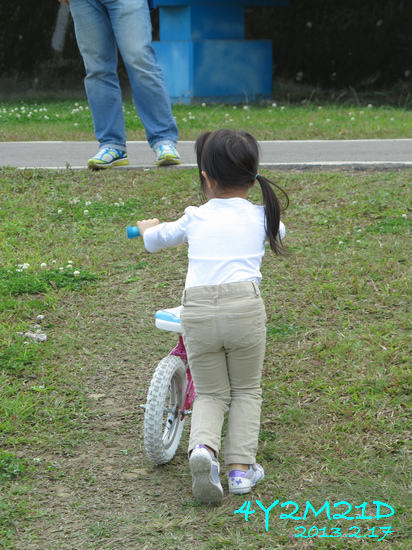 4Y02M21D-河濱公園騎滑滑車-01.jpg 4Y02M21D-河濱公園騎滑滑車-01.jpg