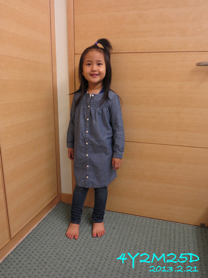 4Y02M25D-穿新衣05.jpg 4Y02M25D-穿新衣05.jpg