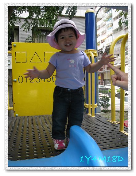 1Y4M18D-01.jpg 1Y4M18D-01.jpg