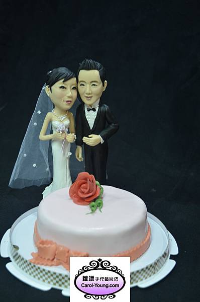 結婚公仔高25cm左右+結婚一周年紀念蛋糕(6翻糖裝飾)‏