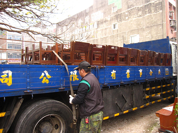 愛心捐贈 - 學生椅