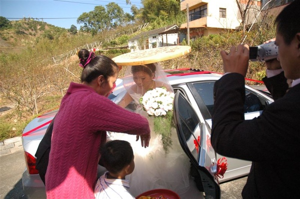 新娘子下車~~