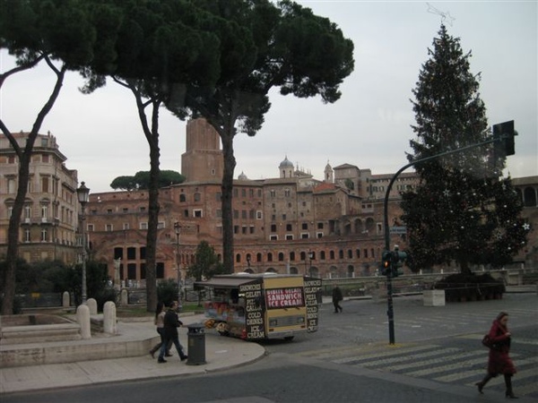 羅馬的小路邊攤.jpg