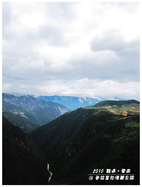 香格里拉-5.11滇藏公路-高峻的山頂.jpg