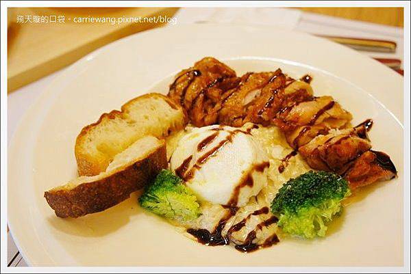 Love One Cafe (22).JPG