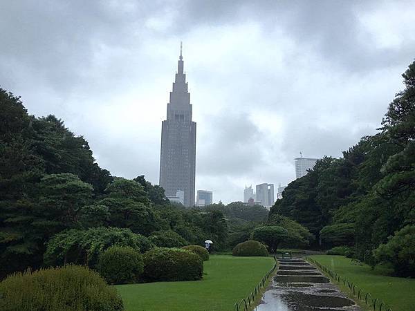 新宿御苑城市和庭園對照.jpg 新宿御苑.jpg