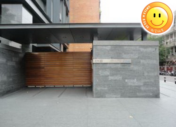 元大101大門.jpg 元大101大門.jpg