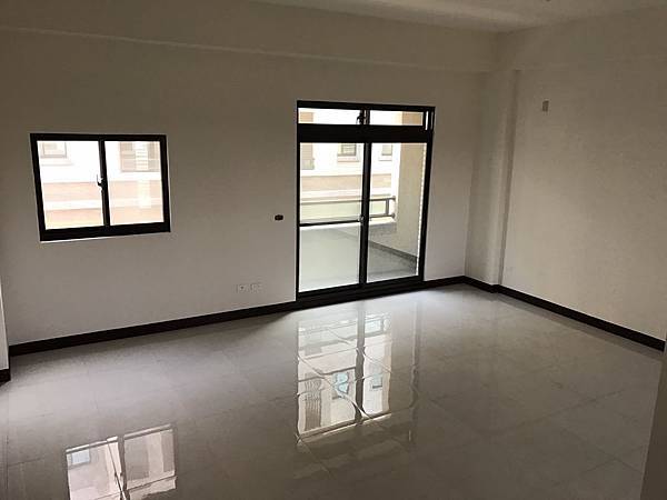 2F-2.jpg 2F-2.jpg
