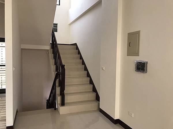 2F-1.jpg 2F-1.jpg