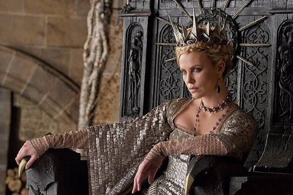 Snow-White-and-the-Huntsman-Still-6