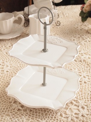 id-montana-lectcakestand-2