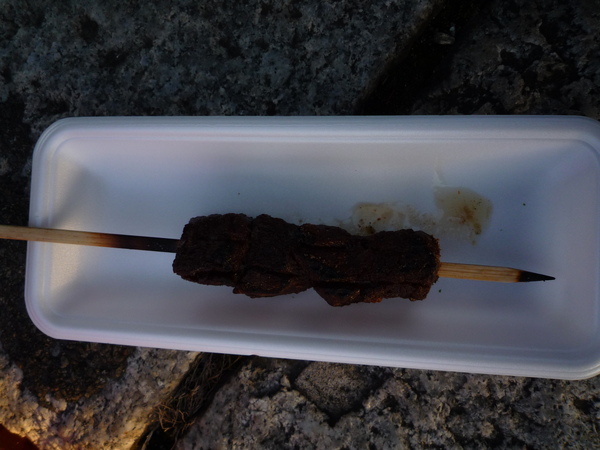 為了等開場在外面大吃大喝