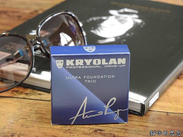 KRYOLAN歌劇魅影光影塑形三效粉霜DSCN0039.jpg KRYOLAN歌劇魅影光影塑形三效粉霜DSCN0039.jpg