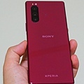 貓與蟲SonyXperia5開箱璃光紅色實際照片 (5).jpg