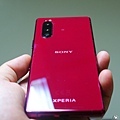 貓與蟲SonyXperia5開箱璃光紅色實際照片 (9).jpg