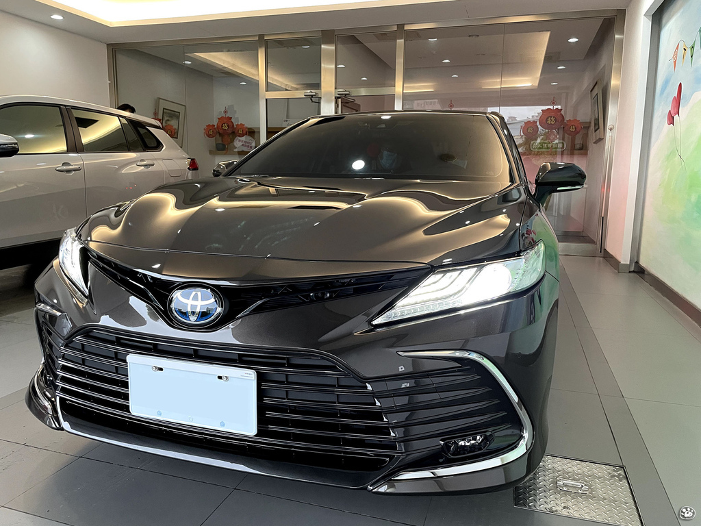 貓與蟲21 汽車acc怎麼設定 教學懶人包 車距調整 3步驟搞定 防禦駕駛心得 Toyota Camry 8 5代 21年式 古銅棕 棕色實車 為例 貓與蟲的遊記生活x唯君札記