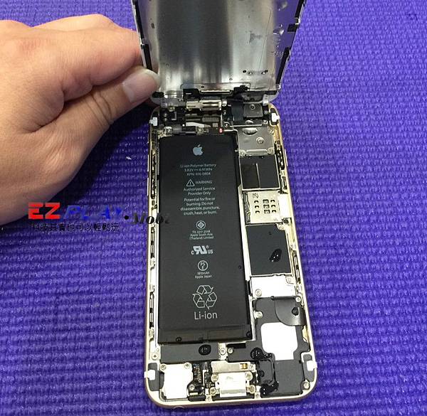 媽呀~我的iphone 6泡到水...其實是尿啦.jpg