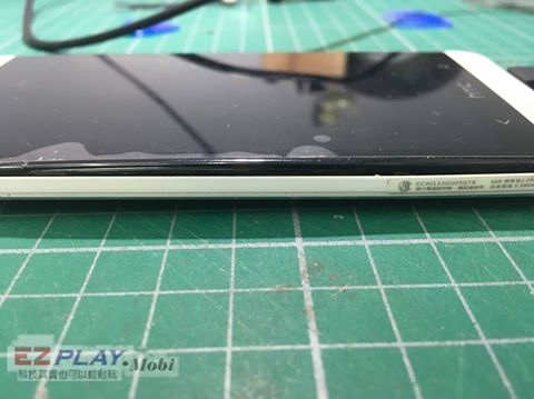 HTC M7電池膨脹