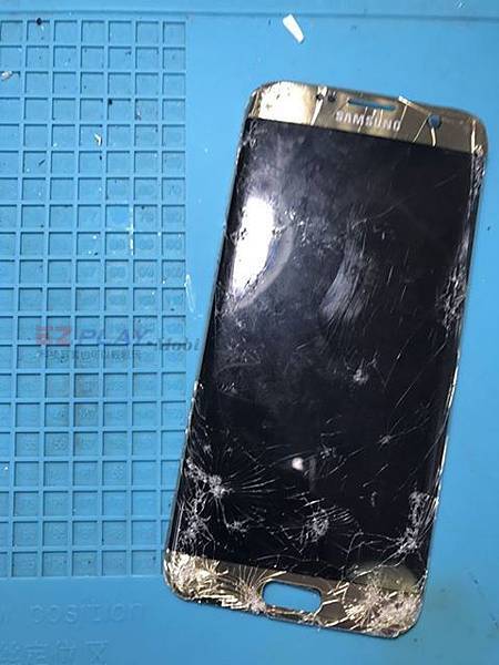 這一摔可真是貴鬆鬆阿 這一摔可真是貴鬆鬆阿