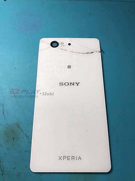 SONY Z3C背蓋破裂 SONY Z3C背蓋破裂