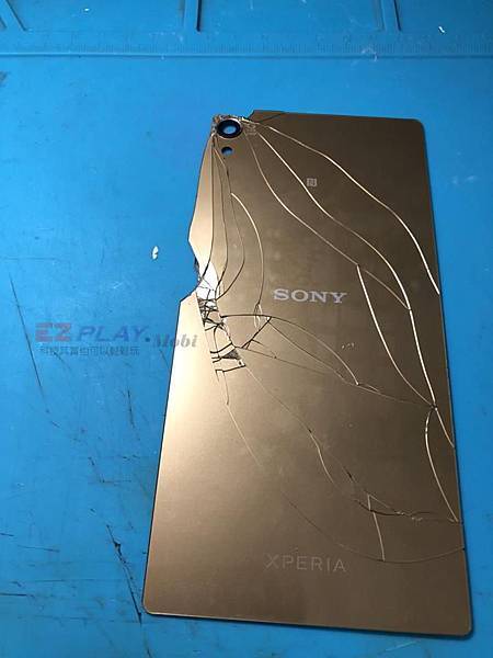 SONY Z5P背蓋破裂了