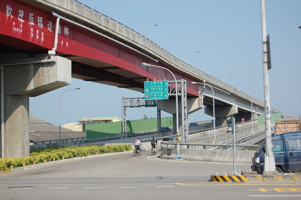 路途中第一對與我們同方向(順時鐘)環島的車友