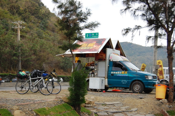 西部海岸線旁的行動咖啡車