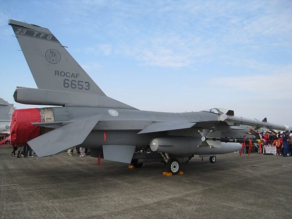 13-6 F-16戰鬥機.JPG