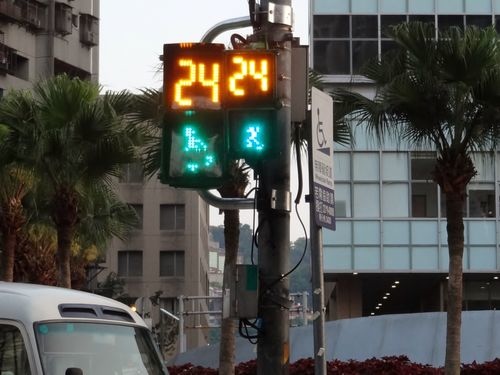 台灣 歩行者信号の 小緑人 に大型版登場高齢者らに配慮 中文學習紀錄本 痞客邦 台灣 歩行者信号の 小緑人 に大型版登場高齢者らに配慮 中文學習紀錄本 痞客邦