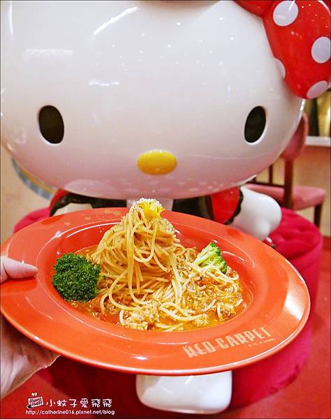 林口三井Hello Kitty Red Carpet夏季限定套餐還送隨行杯+明信片Kitty迷必收藏|林口美食|ig打卡