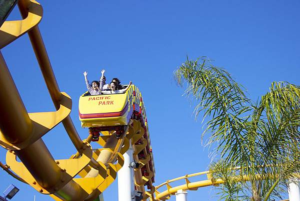roller-coaster-2475115_1920.jpg