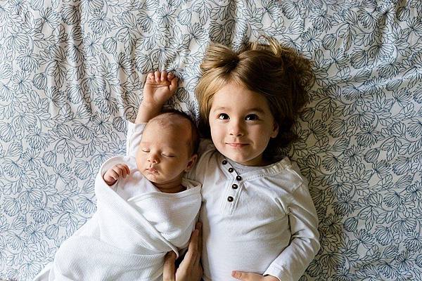 brothers-457237_960_720.jpg 新生兒_新生兒體重