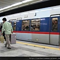 這是韓國的地鐵,這部看來舊舊的