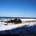 藍成一片的海天,與白得徹底的冰雪