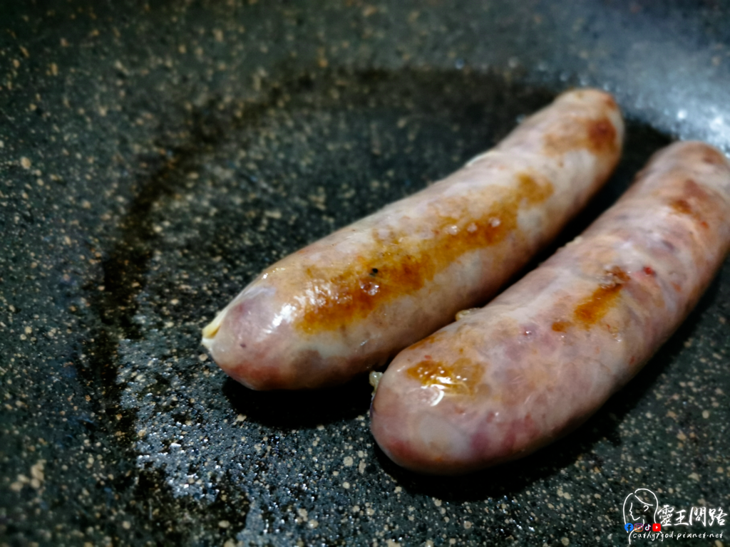 香腸怎麼煎？年節送禮｜宅配推薦｜香腸世家｜香腸禮盒｜宅配食材推薦盒｜創新口味香腸 (4).png