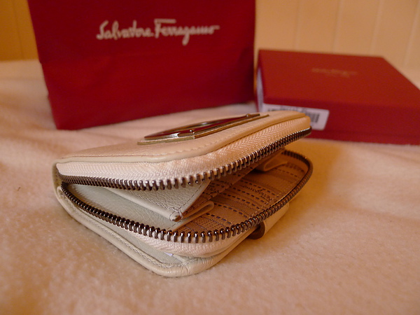 Ferragamo [2011.01.16]-3.JPG